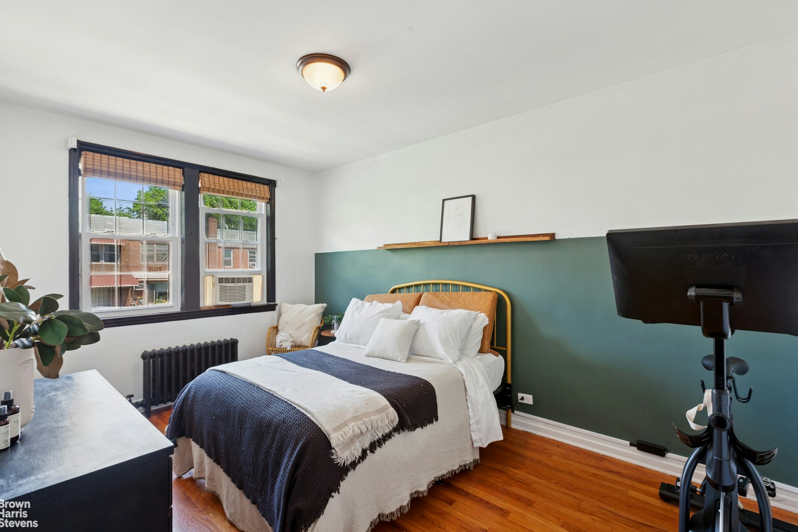 31-28 56th Street Maspeth Queens NY 11377