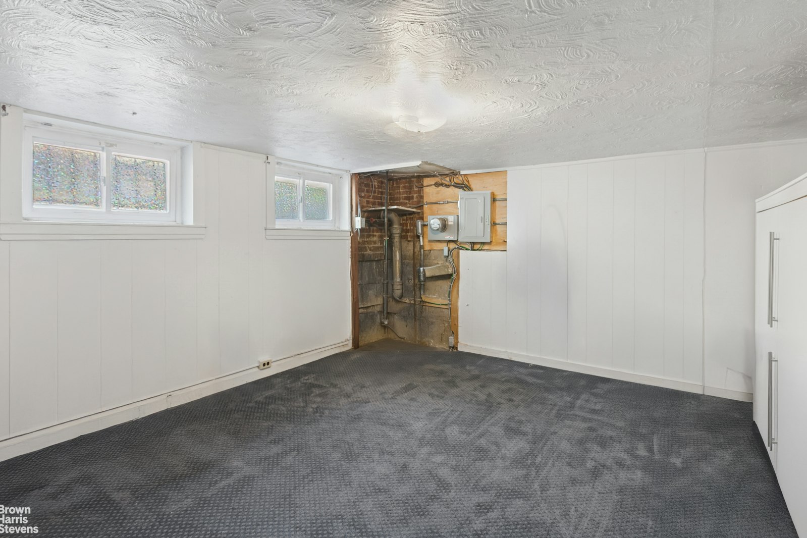 31-28 56th Street Maspeth Queens NY 11377