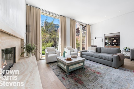 50 Gramercy Park North 3B, Gramercy Park, Downtown, NYC - 2 Bedrooms  
2.5 Bathrooms  
5 Rooms - 
