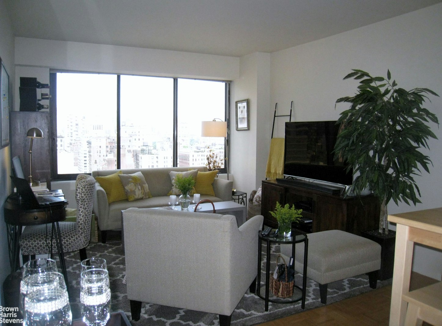 Photo 1 of 200 East 61st Street 21C, Upper East Side, NYC, $4,300, Web #: 23457108