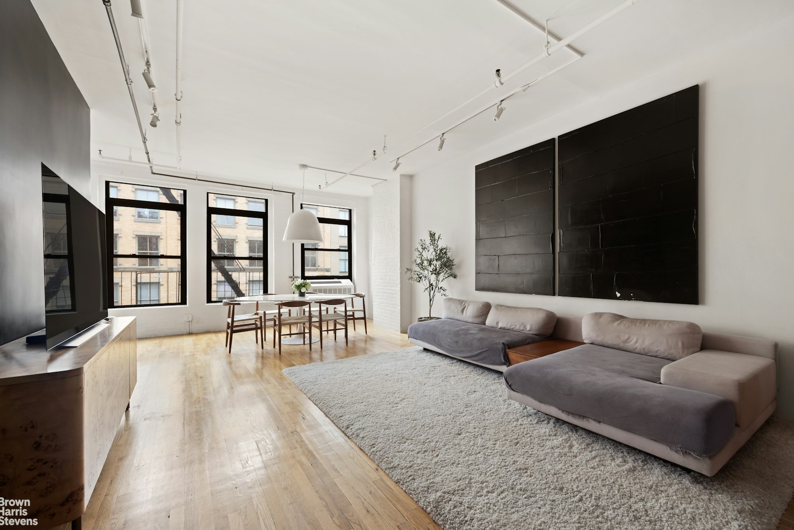 Photo 1 of 460 West Broadway 4S, Soho, NYC, $9,600, Web #: 23457237