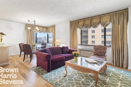 30 West 61st Street 8D, Upper West Side, NYC - 2 Bedrooms  
2 Bathrooms  
4 Rooms - 