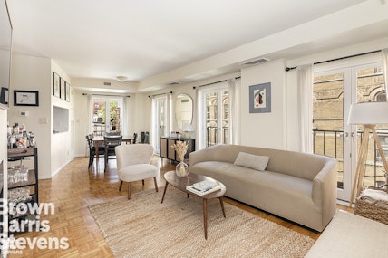 Rental Property at 254 West 10th Street 4B, West Village, NYC - Bedrooms: 2 
Bathrooms: 2 
Rooms: 5  - $10,995 MO.