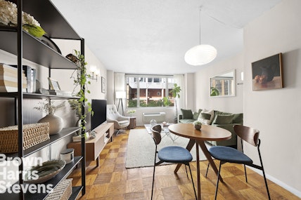 130 West 67th Street 5L, Upper West Side, NYC - 1 Bedrooms  
1 Bathrooms  
3 Rooms - 