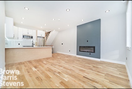 334 East 116th Street, Upper Manhattan, NYC - 4 Bedrooms  
3.5 Bathrooms  
10 Rooms - 