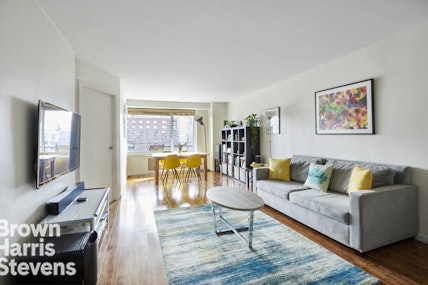 392 Central Park West 18B, Upper West Side, NYC - 2 Bedrooms  
1 Bathrooms  
4 Rooms - 