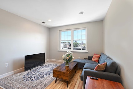 413 -415 9th Street 501, Union City, New Jersey - 2 Bedrooms  
2 Bathrooms  
6 Rooms - 