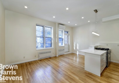 275 West 73rd Street 3, Upper West Side, NYC - 2 Bedrooms  
2 Bathrooms  
5 Rooms - 