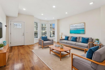 489 Mercer St 2, Jersey City  Journal Square, New Jersey - 4 Bedrooms  
3 Bathrooms  
8 Rooms - 