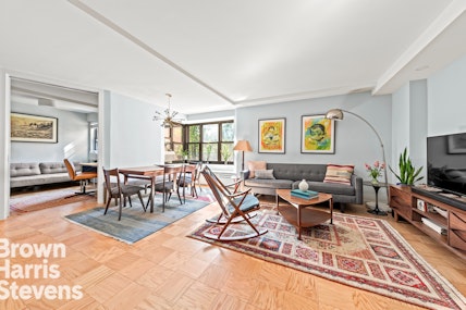 385 Grand Street L106, Lower East Side, NYC - 3 Bedrooms  
2 Bathrooms  
5.5 Rooms - 