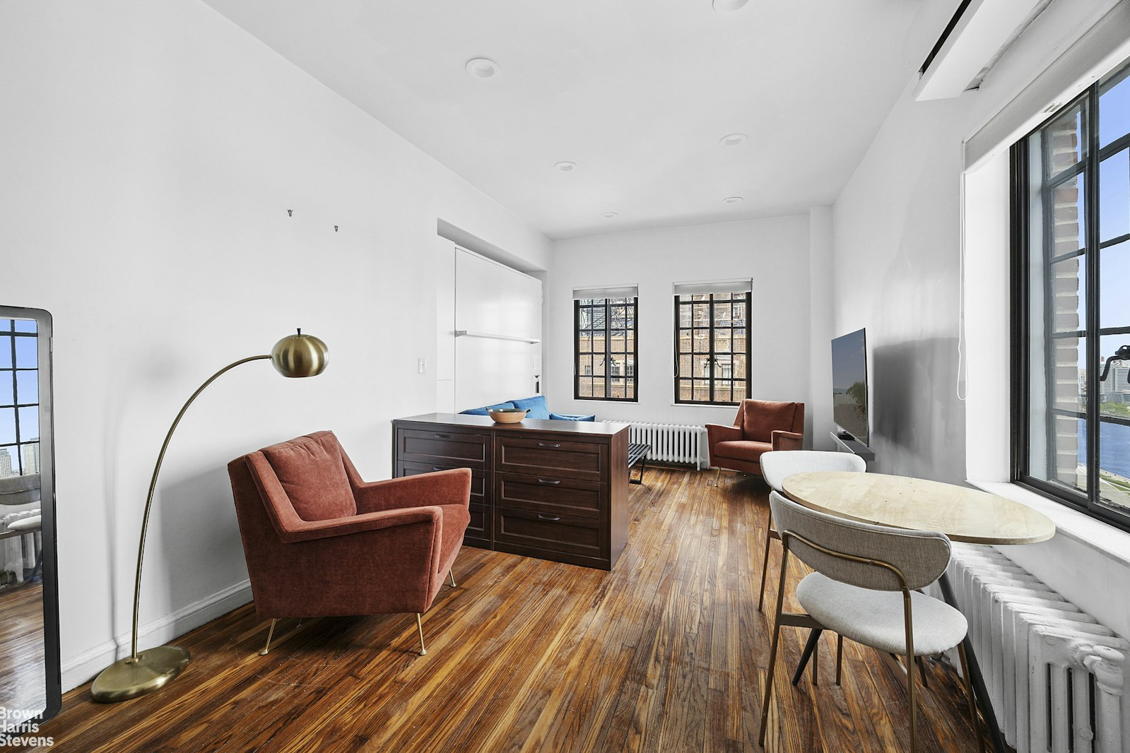 Photo 1 of 25 Tudor City Place 2101, Midtown East, NYC, $350,000, Web #: 23470512