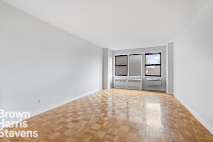 Rental Property at 200 East 15th Street 8B, Gramercy Park, NYC - Bathrooms: 1 
Rooms: 2  - $3,650 MO.