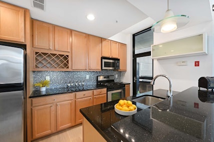 610 Newark St 4A, Hoboken, New Jersey - 2 Bedrooms  
2 Bathrooms  
7 Rooms - 