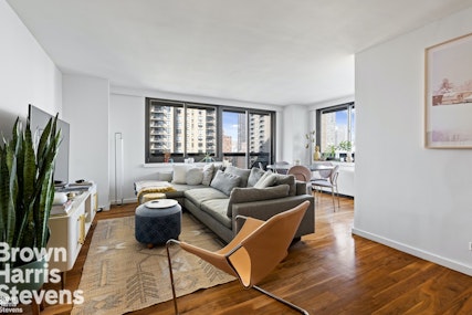 515 East 72nd Street 15H, Upper East Side, NYC - 2 Bedrooms  
2 Bathrooms  
4.5 Rooms - 