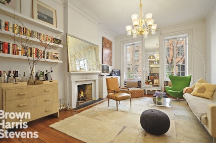 20 West 16th Street Parlor/Dup, Chelsea, NYC - 3 Bedrooms  
3 Bathrooms  
5.5 Rooms - 