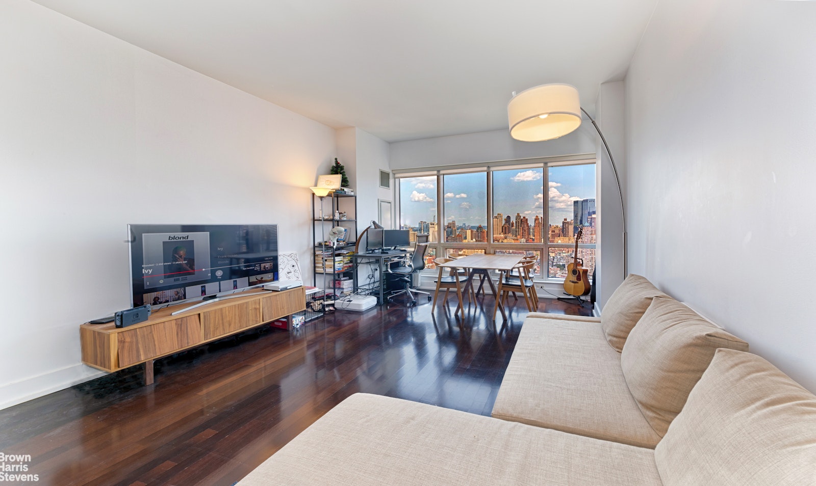 Photo 1 of 350 West 42nd Street 41C, Midtown West, NYC, $7,300, Web #: 23475618