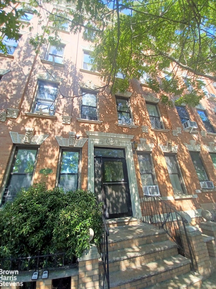 Photo 1 of 469 17th Street 3L, South Slope, Brooklyn, NY, $2,950, Web #: 23477457