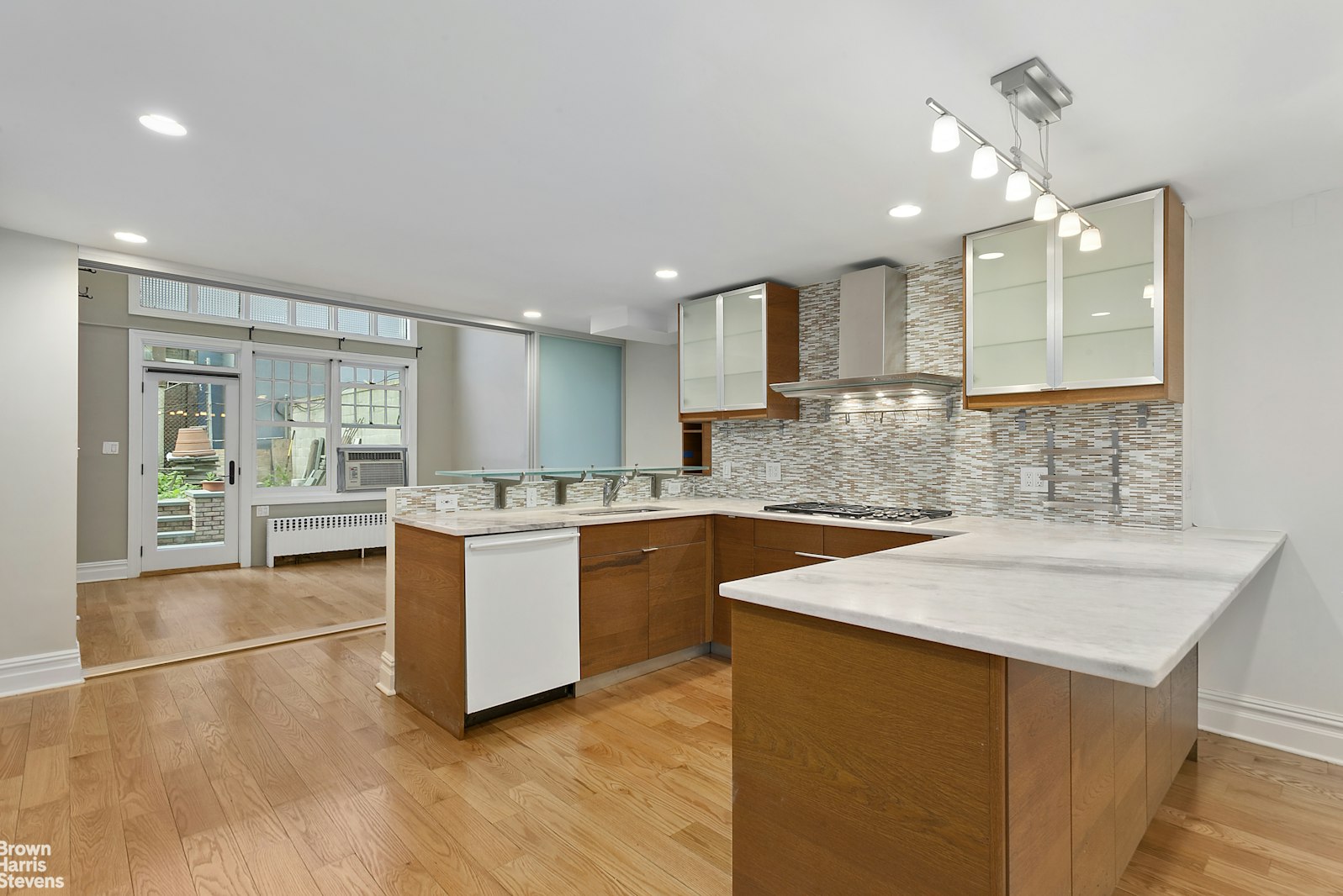 Photo 1 of 20 West 16th Street Garden, Chelsea, NYC, $9,000, Web #: 23477490