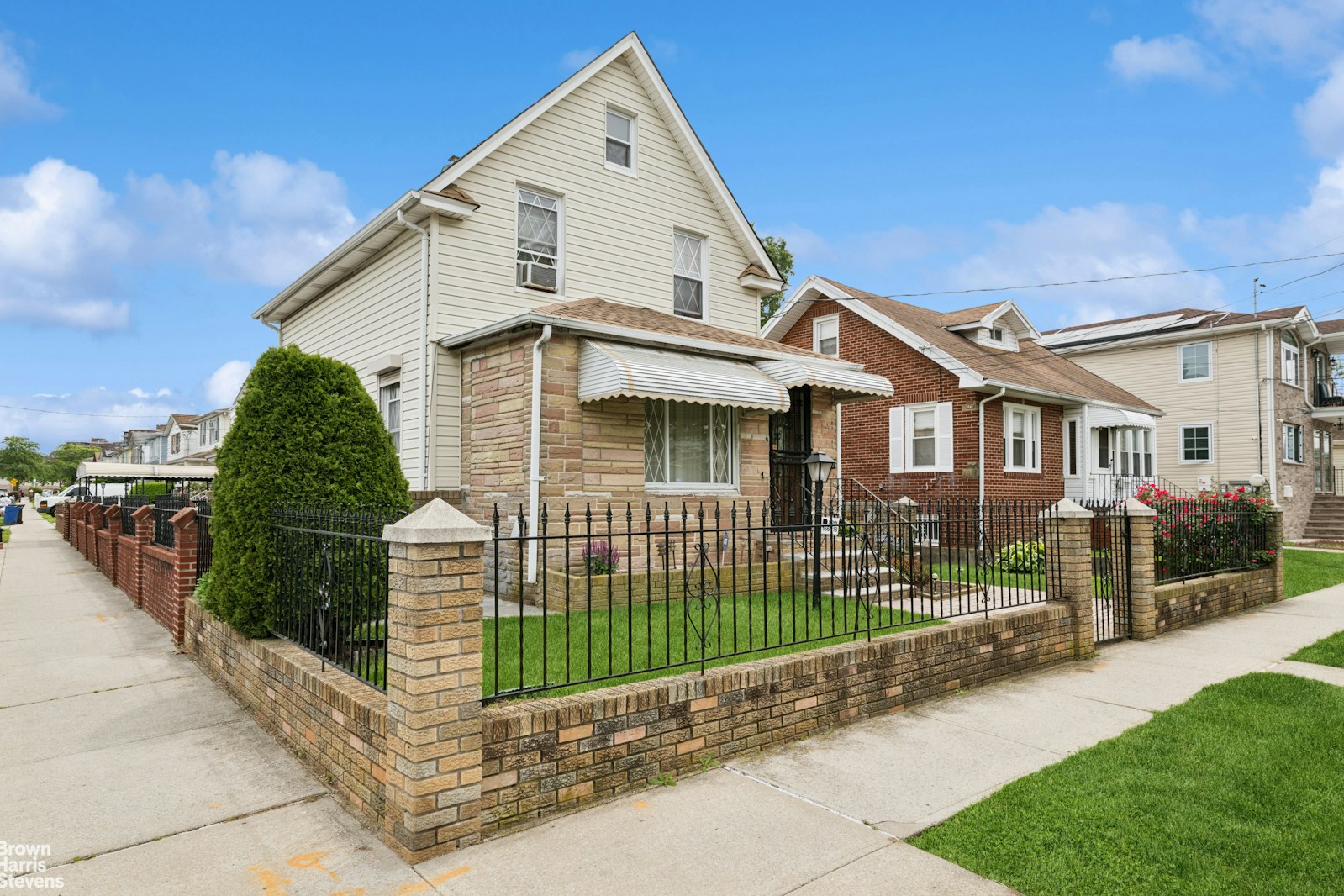 Photo 1 of 166 -18 120th Avenue, Jamaica, Queens, NY, $699,000, Web #: 23477516