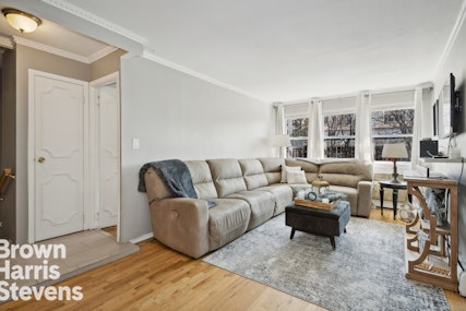 Rental Property at 9450 Ridge Boulevard 3, Fort Hamilton, Brooklyn, NY - Bedrooms: 3 
Bathrooms: 1.5 
Rooms: 6  - $3,700 MO.