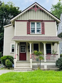28 James Street, Montclair, New Jersey - 3 Bedrooms  
2.5 Bathrooms  
7 Rooms - 