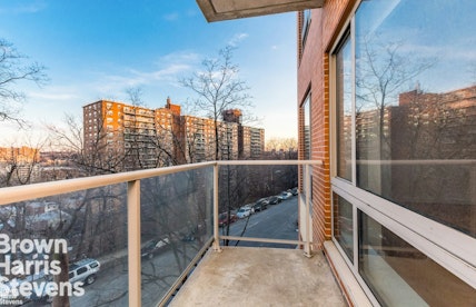 Rental Property at 3585 Greystone Avenue 4B, Fieldston, New York - Bedrooms: 1 
Bathrooms: 1 
Rooms: 3  - $2,800 MO.