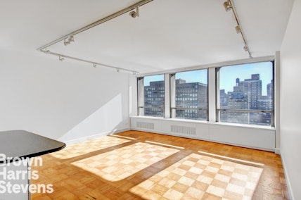 Rental Property at 300 East 33rd Street 18P, Kips Bay, NYC - Bedrooms: 1 
Bathrooms: 1 
Rooms: 3  - $4,750 MO.