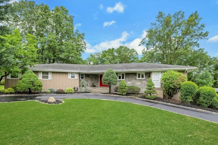 Property for Sale at 20 Copper Hill Road, Bridgewater, New Jersey - Bedrooms: 5 
Bathrooms: 3.5 
Rooms: 11  - $875,000