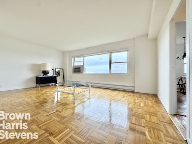 1 Fordham Oval Hill 16C, University Heights, New York - 2 Bedrooms  
1 Bathrooms  
4 Rooms - 