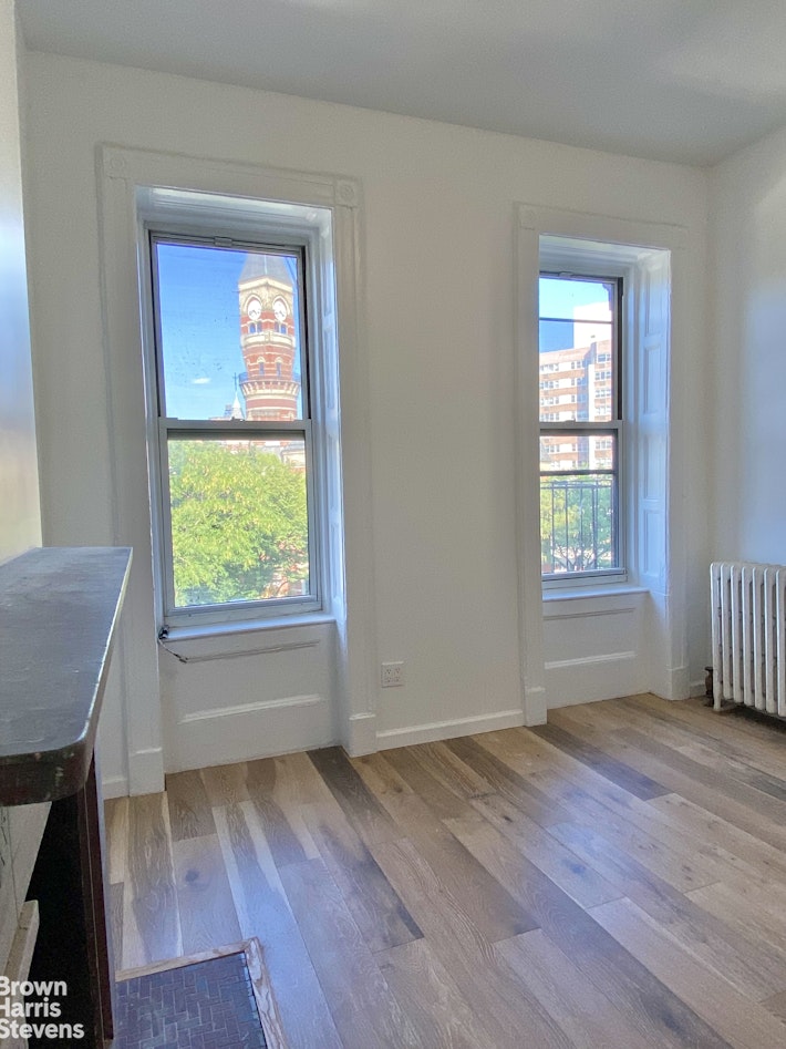 Photo 1 of 19 Greenwich Avenue 5A, West Village, NYC, $4,500, Web #: 23481361