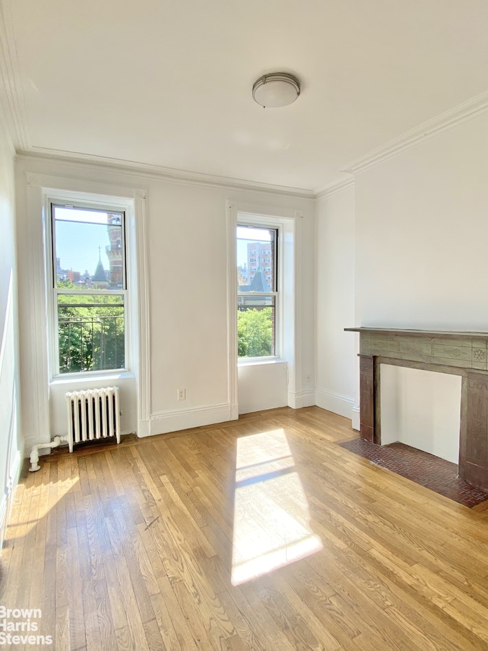 Photo 1 of 19 Greenwich Avenue 5B, West Village, NYC, $4,250, Web #: 23481372