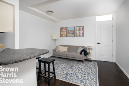 Rental Property at 250 East 31st Street 4B, Midtown East, NYC - Bedrooms: 3 
Bathrooms: 1.5 
Rooms: 5  - $6,400 MO.