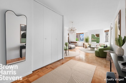 300 East 40th Street 6D, Murray Hill, NYC - 1 Bathrooms  
2.5 Rooms - 