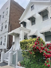 150 19th Street 1, Union City, New Jersey - 2 Bedrooms  
1.5 Bathrooms  
5 Rooms - 