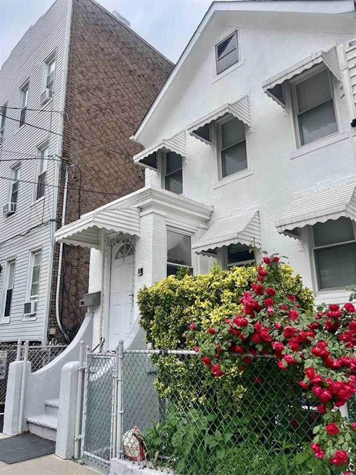 Photo 1 of 150 19th Street 1, Union City, New Jersey, $2,625, Web #: 23484339