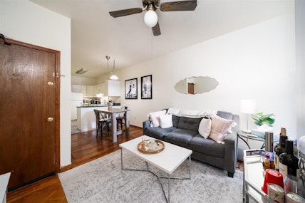 1010 Washington St 4L, Hoboken, New Jersey - 2 Bedrooms  
1 Bathrooms  
5 Rooms - 