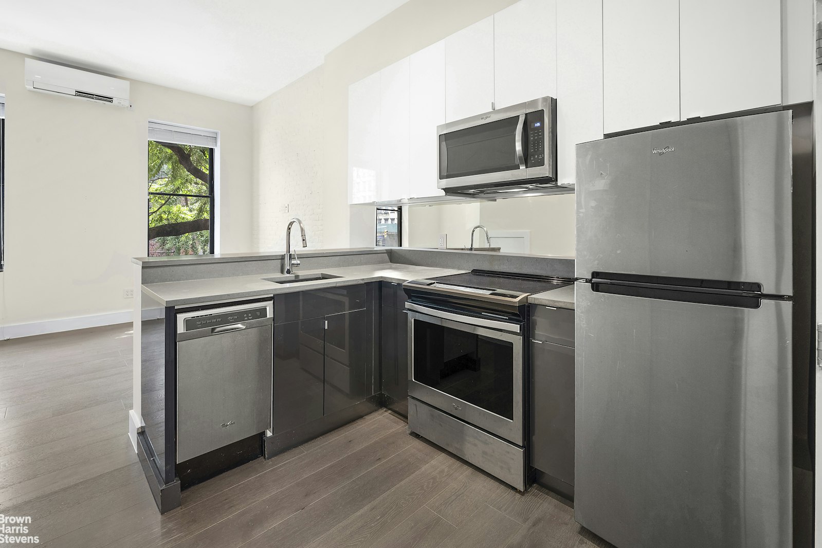 Photo 1 of 203 West 22nd Street 2, Chelsea, NYC, $4,950, Web #: 23485283