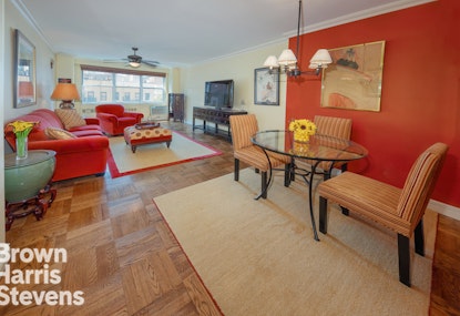 300 East 71st Street 6M, Upper East Side, NYC - 2 Bedrooms  
2 Bathrooms  
4.5 Rooms - 