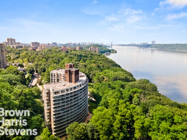 4465 Douglas Avenue 14G, Riverdale, New York - 2 Bedrooms  
2 Bathrooms  
5 Rooms - 