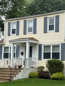 3 Glenview Road, North Caldwell, New Jersey - 4 Bedrooms  
2.5 Bathrooms  
7 Rooms - 
