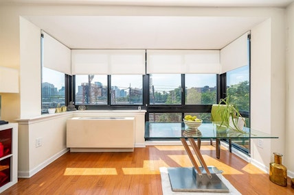 700 Grove Street 4N, Jersey City, New Jersey - 2 Bedrooms  
2 Bathrooms  
5 Rooms - 