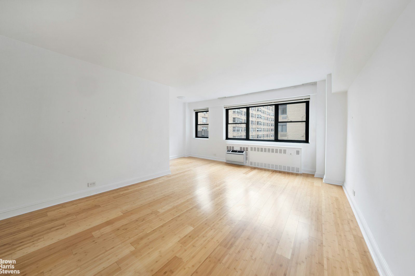 Photo 1 of 176 East 77th Street 8L, Upper East Side, NYC, $768,000, Web #: 23493231