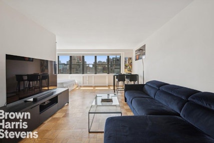 330 Third Avenue 15E, Gramercy Park, NYC - 1 Bathrooms  
2.5 Rooms - 