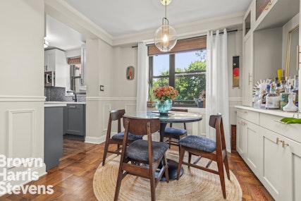 3103 Fairfield Avenue 4A, Spuyten Duyvil, New York - 3 Bedrooms  
1.5 Bathrooms  
6 Rooms - 