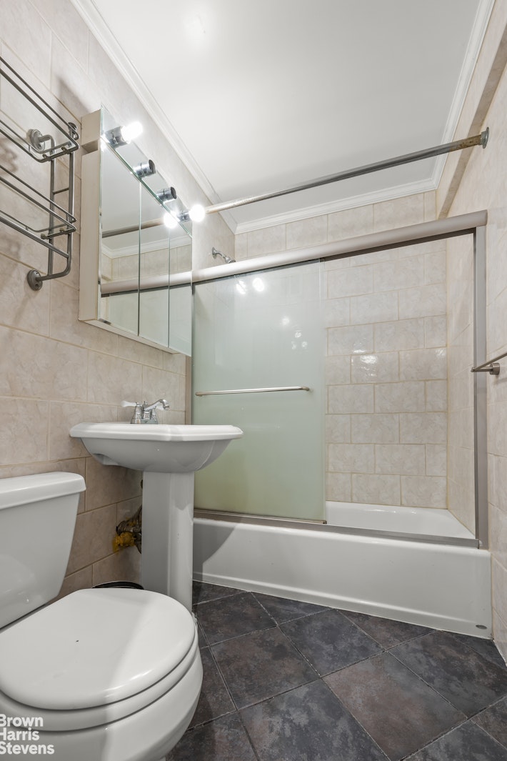 5425 Valles Avenue 5G North Riverdale Bronx NY 10471