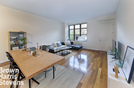 80 Metropolitan Avenue 2U, Williamsburg, Brooklyn, NY - 2 Bedrooms  
2 Bathrooms  
4 Rooms - 