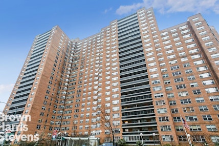 70-25 Yellowstone Blvd 21R, Forest Hills, Queens, NY - 1 Bedrooms  
1 Bathrooms  
4 Rooms - 