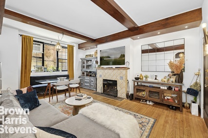 102 East 22nd Street 1C, Gramercy Park, NYC - 1 Bedrooms  
1 Bathrooms  
3 Rooms - 