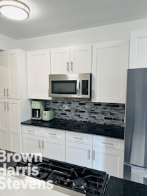 3103 Fairfield Avenue, Spuyten Duyvil, New York - 2 Bedrooms  
1 Bathrooms  
4 Rooms - 