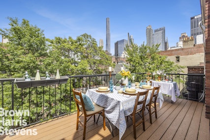 417 West 50th Street 3B, Midtown West, NYC - 1 Bedrooms  
2 Bathrooms  
3.5 Rooms - 